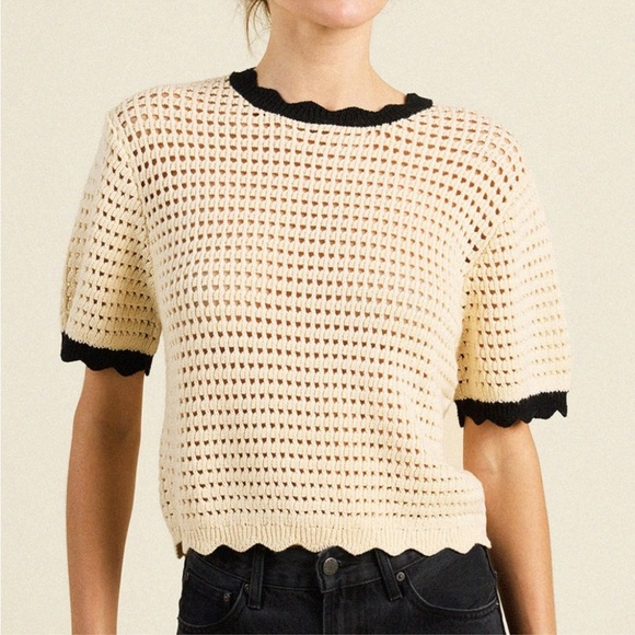 Trovata Jules Sweater T-Shirt Antique White With Black Trim Size Medium - Picture 2 of 8